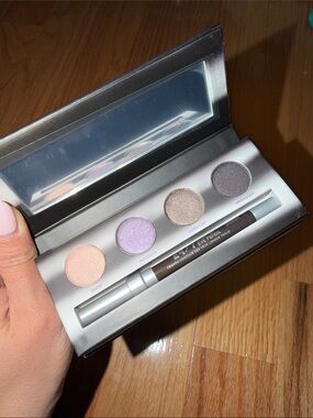 Urban Decay Eyeshadow Quartet - Peach, Lavender, Champagne & Gunmetal